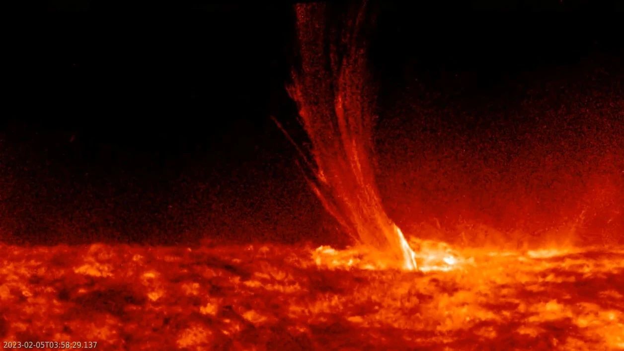 太阳红日珥，看起来壮观，太美啦太阳红日珥，看起来壮观，太美啦