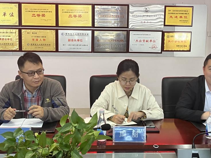 优化服务提升质效 三亚市数控中心深入开展“我陪群众走流程”活动