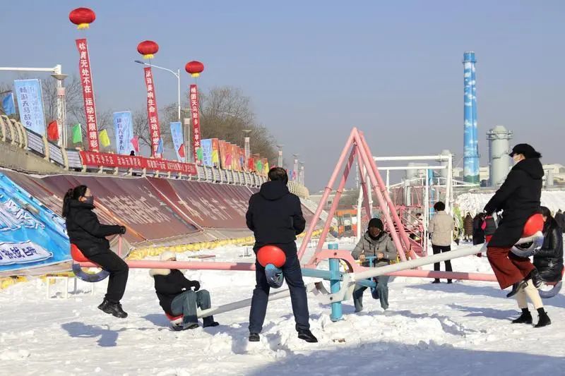 雪地各类娱乐项目点燃激情