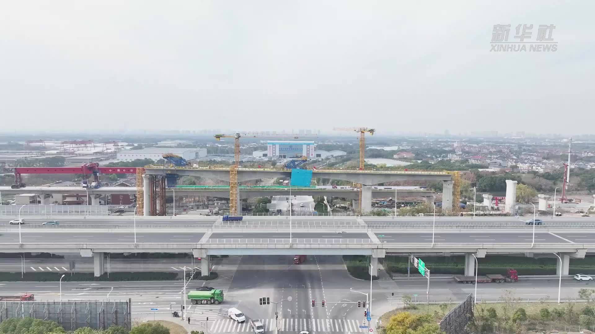 沪渝蓉高铁上海特大桥首个连续梁顺利合龙