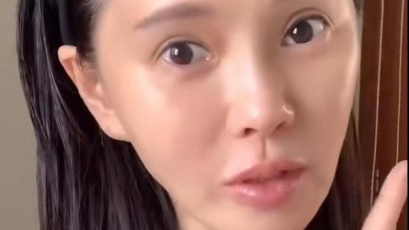 56岁伊能静生图曝光，医美痕迹明显略显老态，和精修照差距有点大封面图