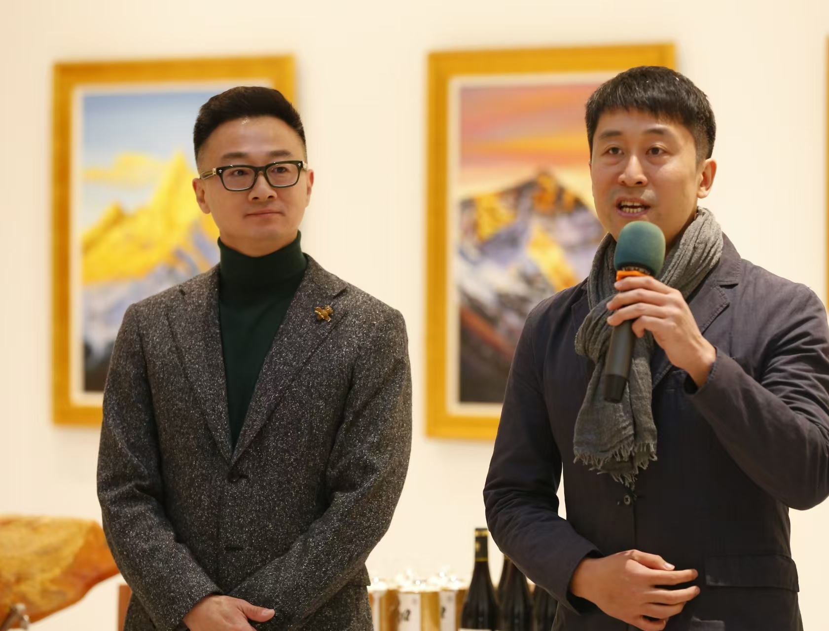 艺术家岱謙和策展人高远