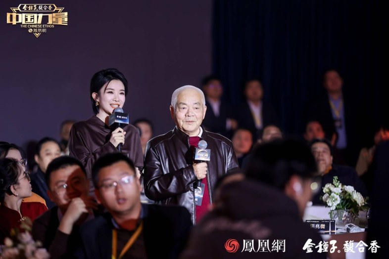 刘文彬父亲回答主持人提问