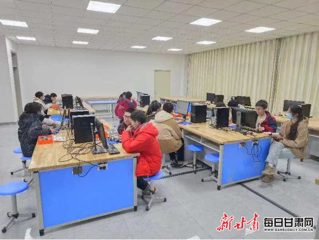 玉门市第一中学创客教室