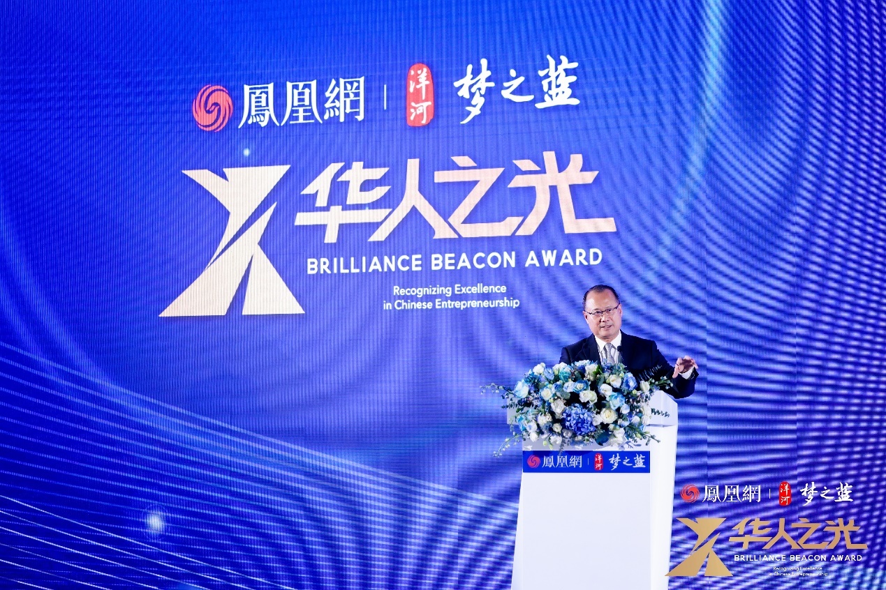 图:全国政协常委、粤港澳大湾区企业家联盟主席、香港中华总商会会长、新华集团主席蔡冠深