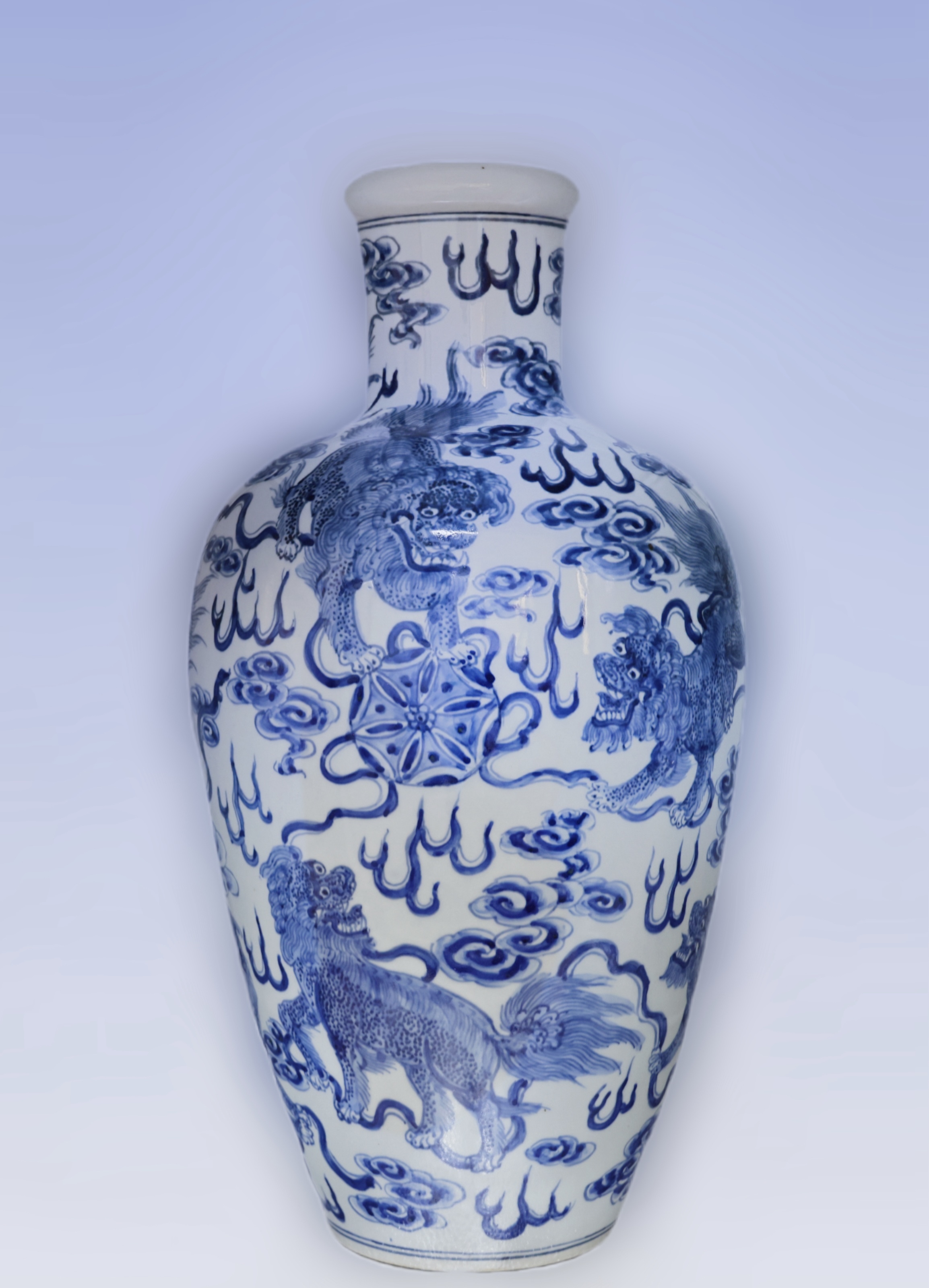 80年代初 胡诗看青花九狮莲子瓶