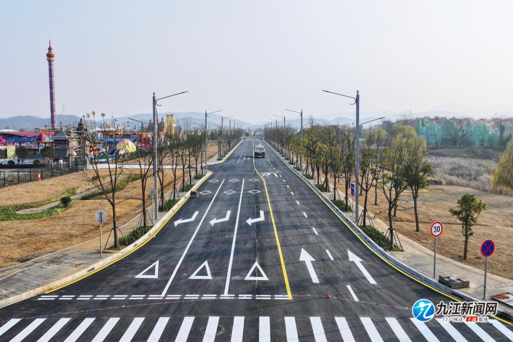 图为科技六路南段。