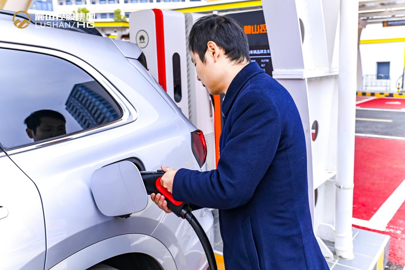 新区首座“光储充换”一体化综合能源站开业