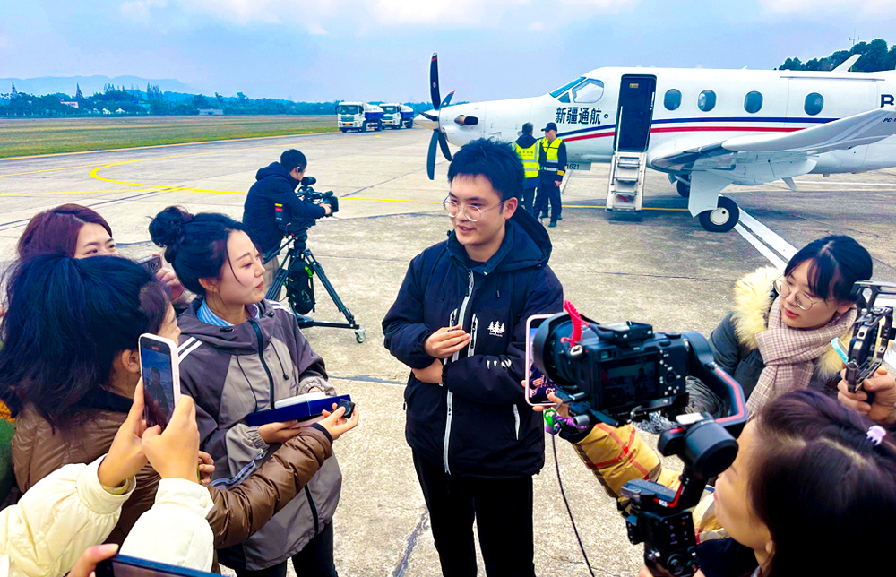 体验本次飞行的旅客，分享感受。