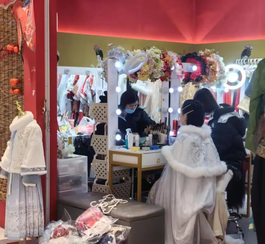 南昌“以租代买”生意火爆 摄影道具、汉服租赁需求旺盛