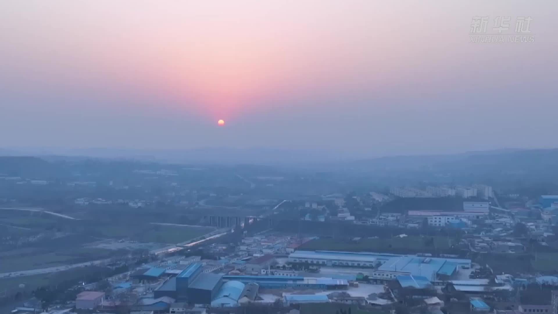 河南新密：“一村一警”零距离服务群众