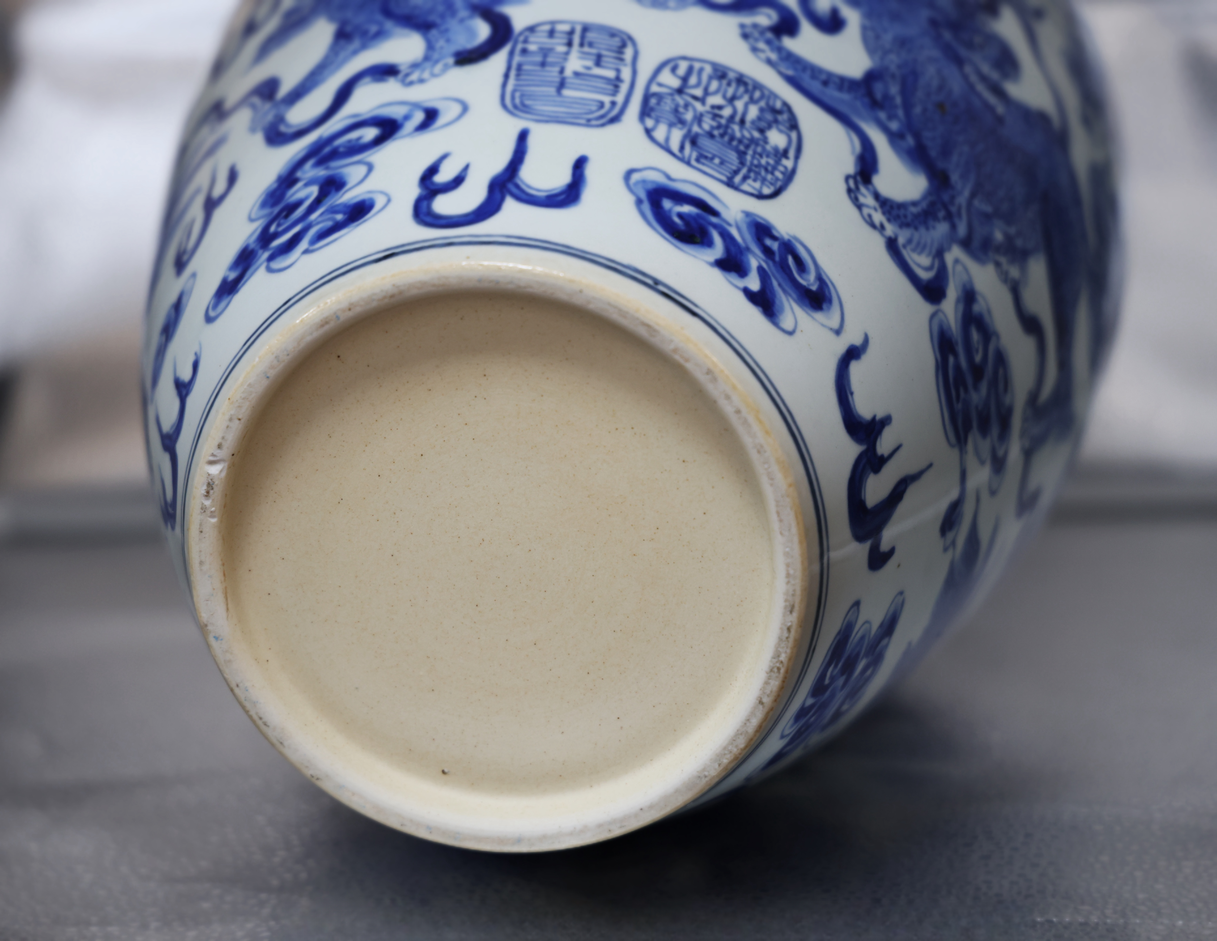 80年代初 胡诗看青花九狮莲子瓶