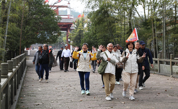 龙虎山景区魅力“拉满” 马来西亚游客点赞不断
