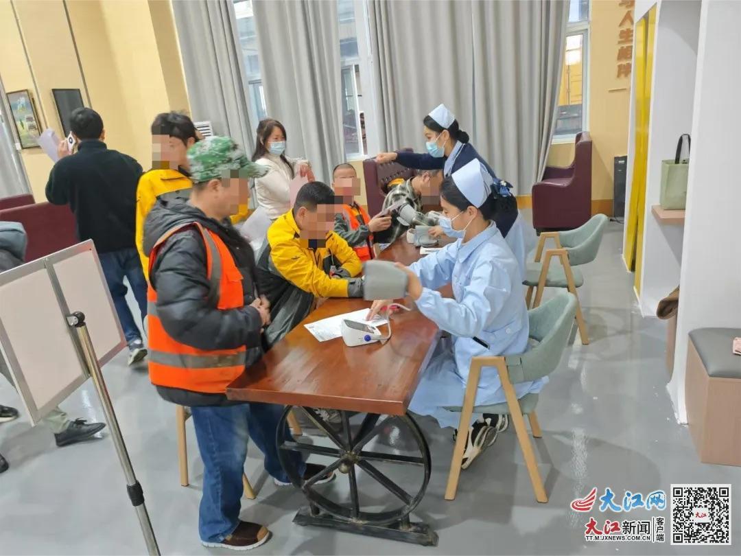 柯某接受“移动体检”