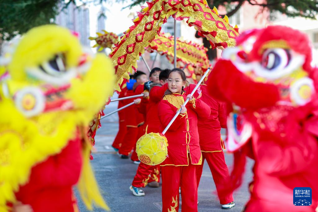 多彩校园活动迎新年