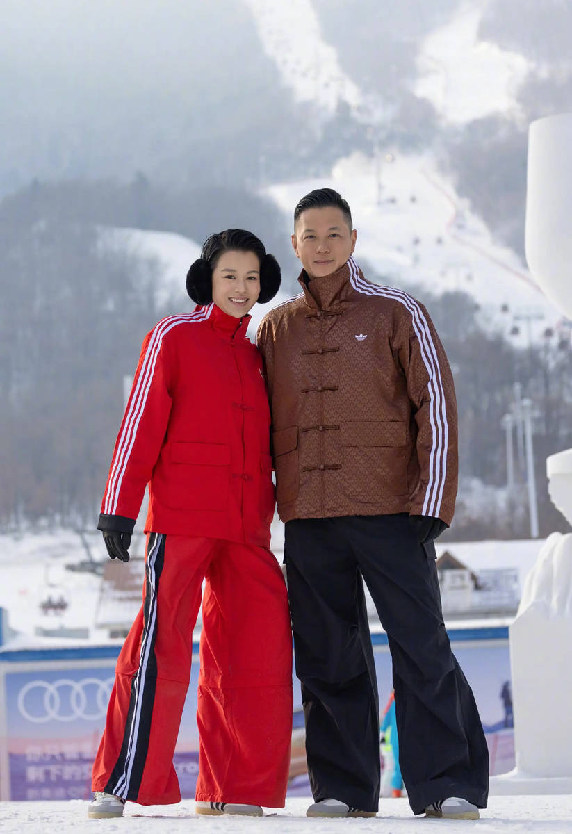 胡杏儿与丈夫李乘德甜蜜合照。