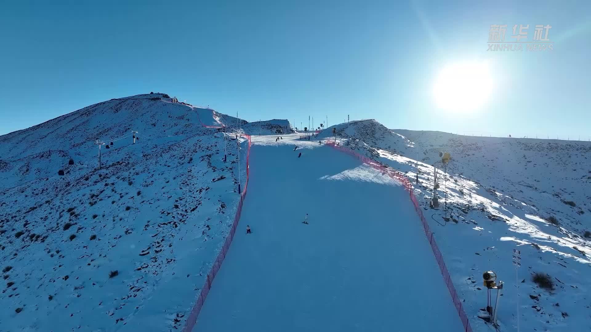 上山滑雪 下山赏民俗 新疆阿勒泰丰富冰雪旅游业态