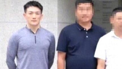 对自己乳腺负责！被空姐吐槽耍大牌：包贵小心点！张馨予霸气回怼封面图