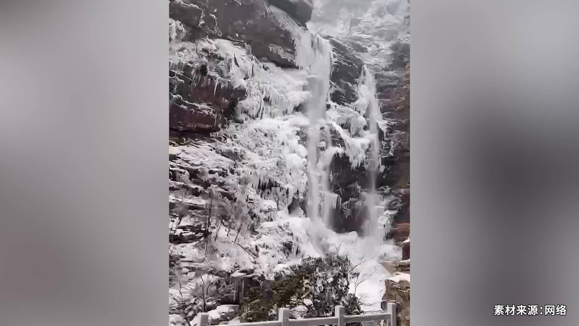 庐山瀑布冻结让人直呼震撼，景区：近日气温回升瀑布或解冻，建议穿好防滑鞋子