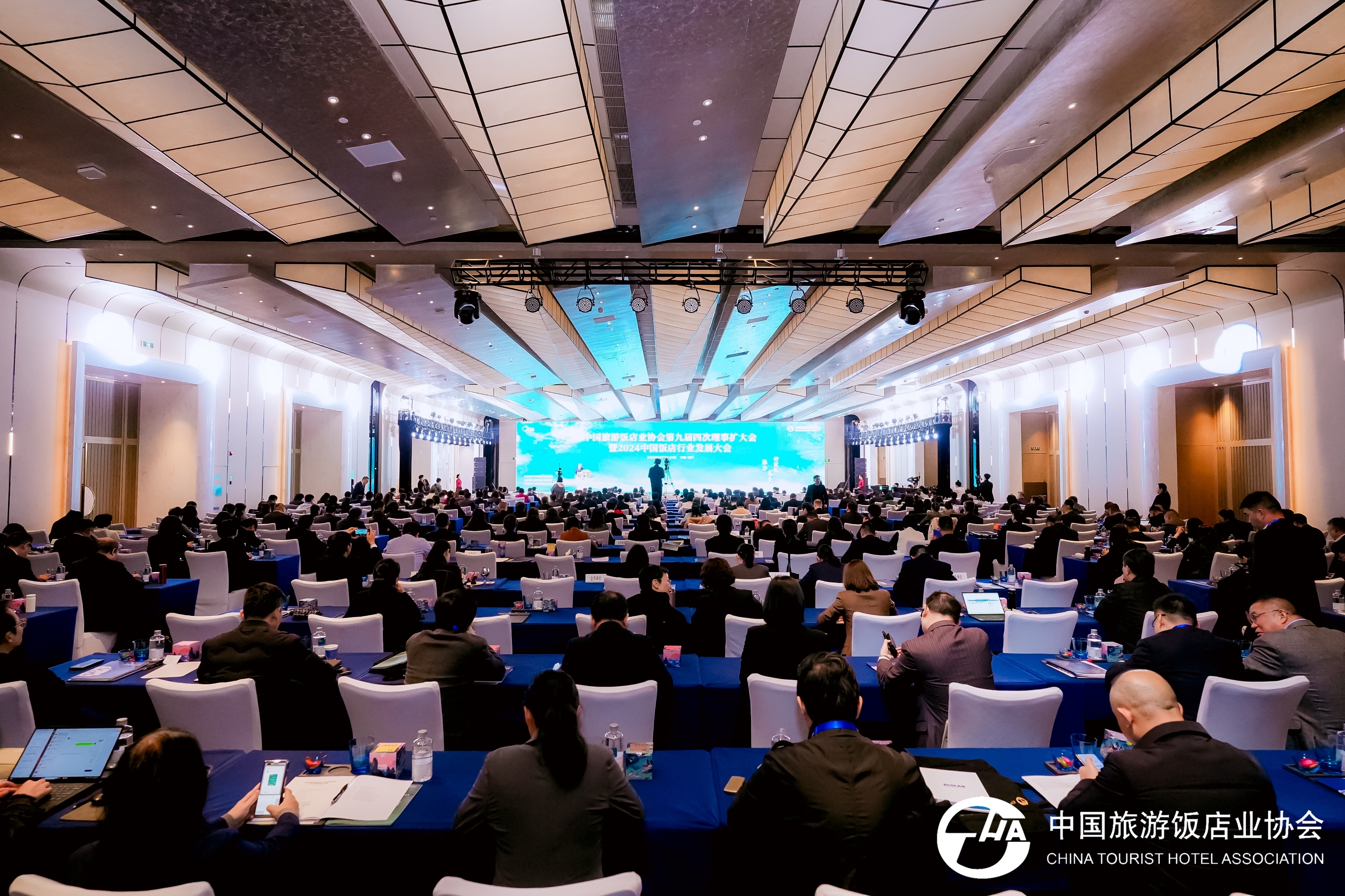 中国旅游饭店业协会九届四次理事扩大会暨2024中国饭店行业发展大会顺利召开_凤凰网旅游_凤凰网