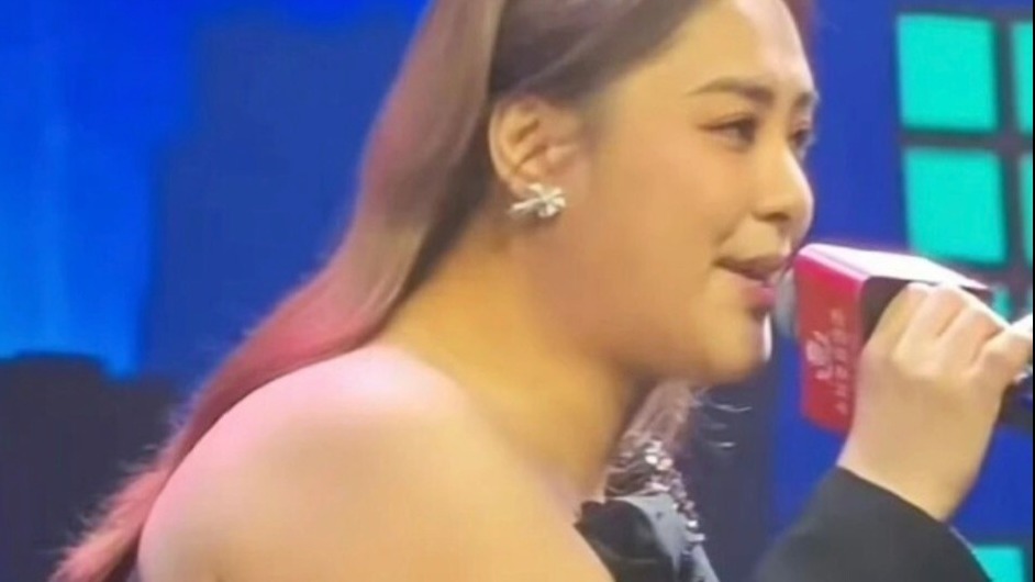 43岁阿娇巡回演唱会，近照大变样，膀大腰圆胖到认不出封面图