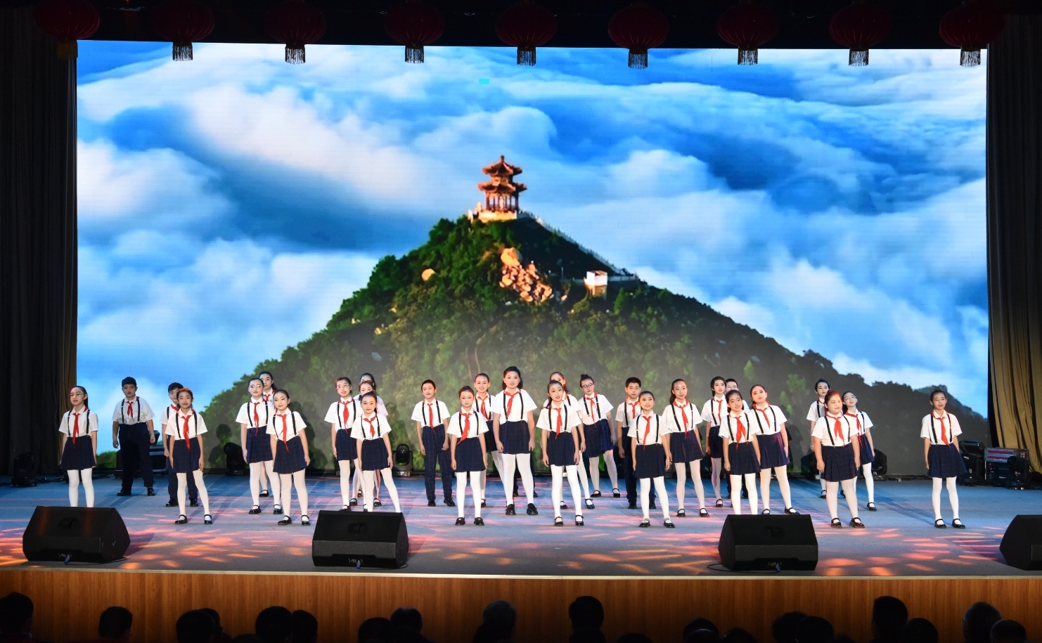 总投资63.75亿元的12个项目现场签约  定州市第四届定商发展大会举办