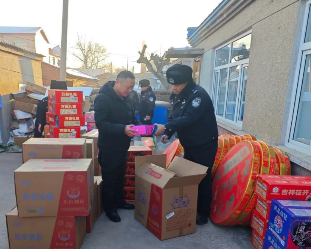 冰城公安一次性查获非法储存烟花爆竹万余件