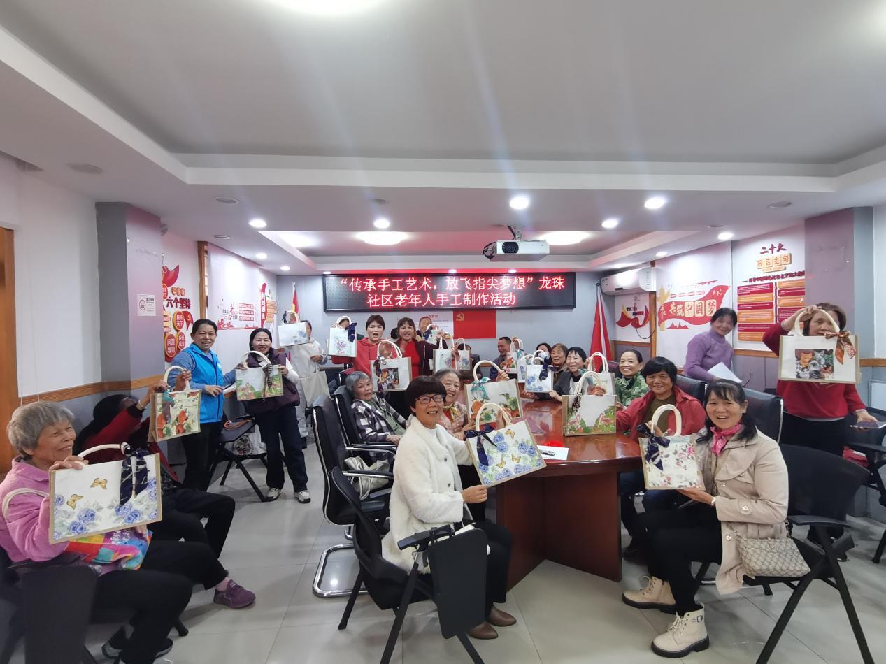 大家开心展示各自的成果