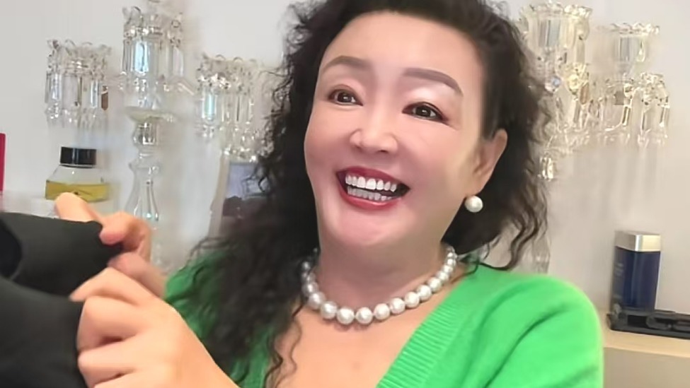 好尴尬！大S松口让张兰见孙子，但直播时，孙子却一直模仿打碟声封面图