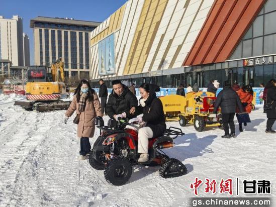 冰雪运动欢乐无限　王皓　摄