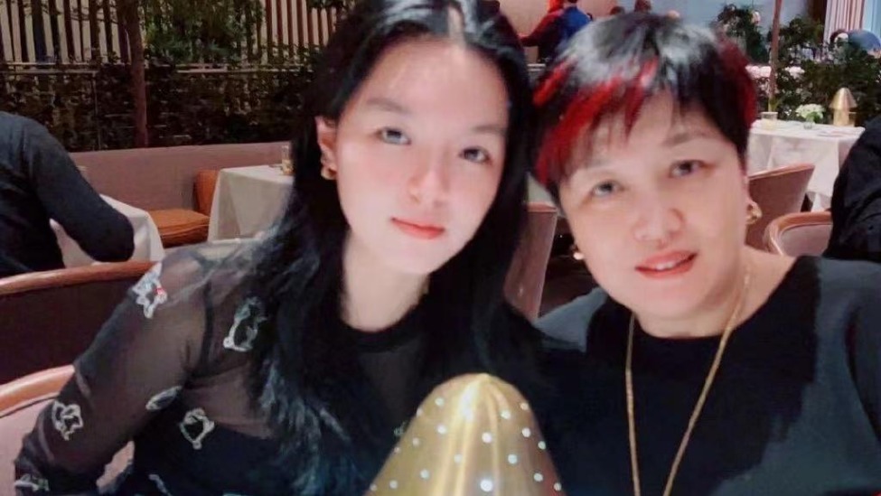 哈文多年后再回国！晒照感叹回家好，女儿美国名校毕业越长越像爸封面图