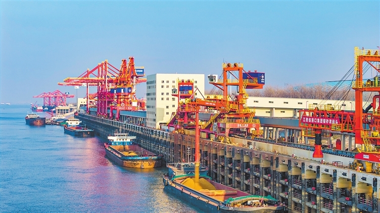 湖口：码头作业忙（图）