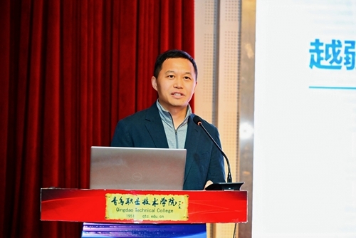 越疆科技创始人兼CEO刘培超作报告