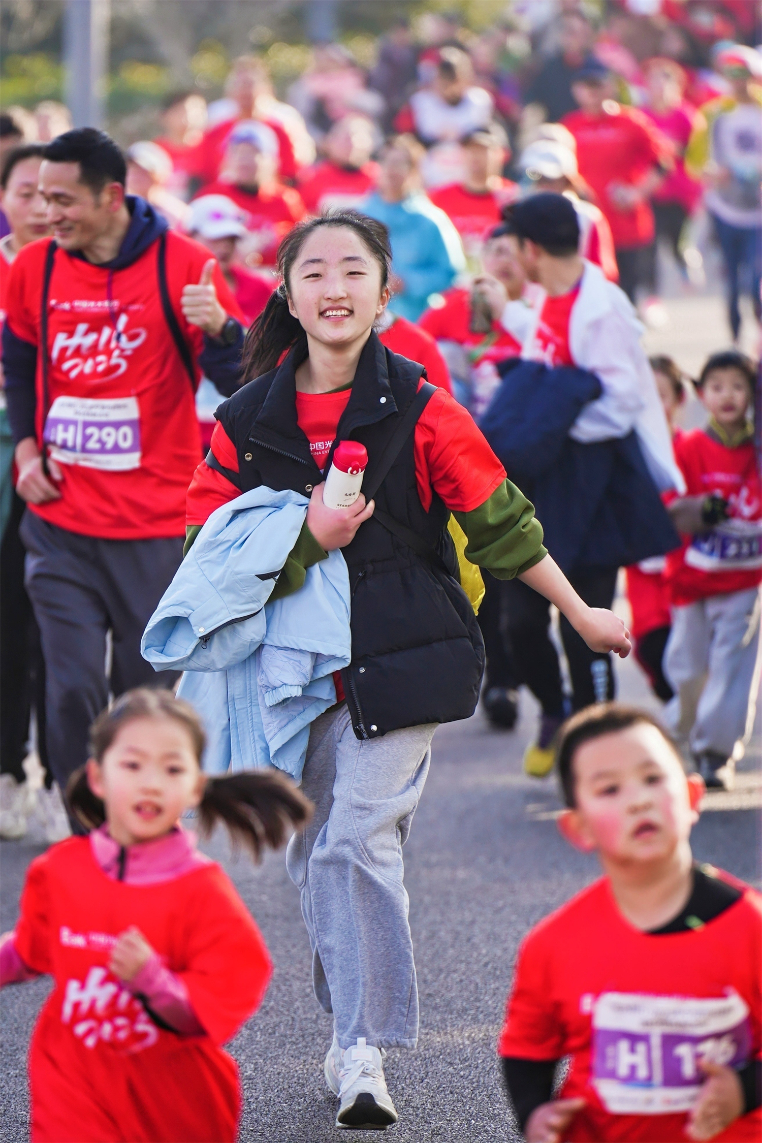 爱上健身 享受健康  2025年宁波市迎新年群众健身跑活动鸣笛起跑