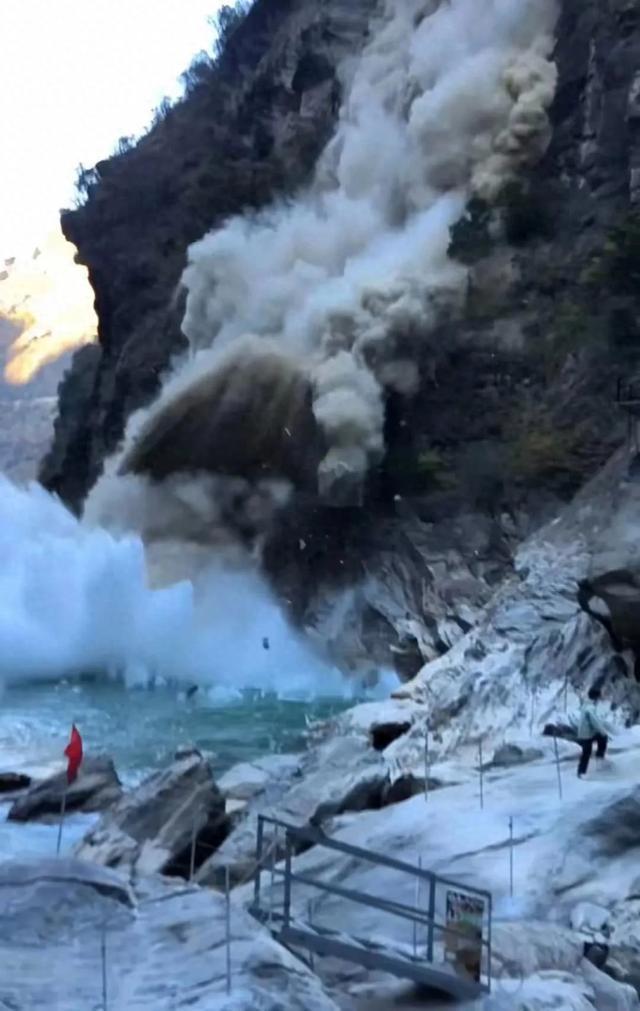 惊愕已而！云南虎跳峡网红打卡点山体滑坡，景区这么恢复……