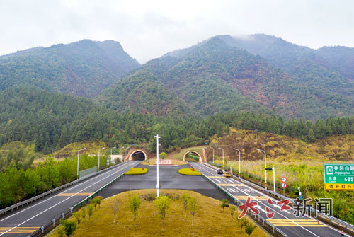 莆炎高速公路井冈山隧道以6858米的长度成为江西最长隧道。