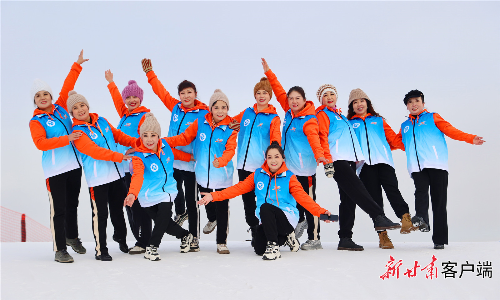 张掖市新年登高活动激情上演