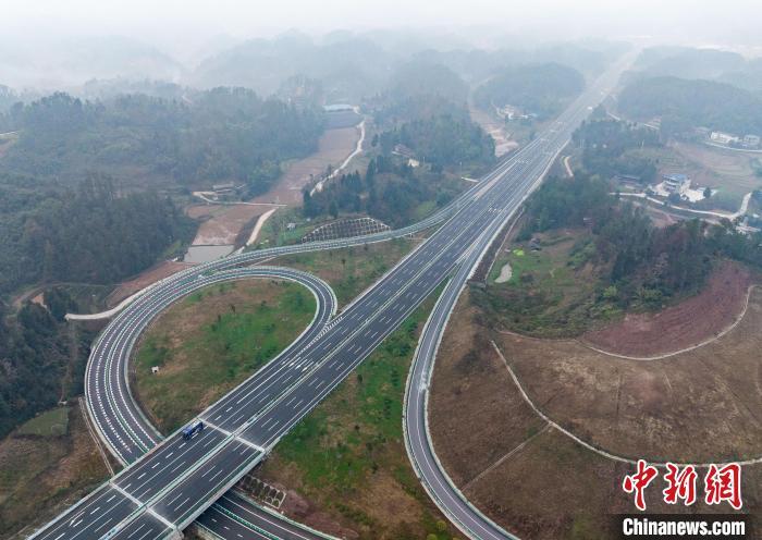 渝湘复线高速两段通车重庆高速公路通车总里程突破4500公里