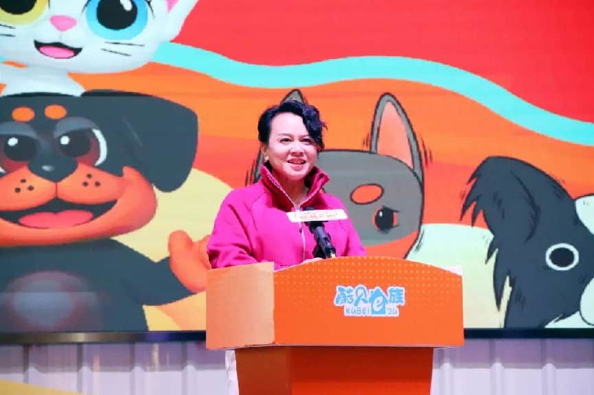 图:酷贝e族宠物文化基地董事长普英民致辞