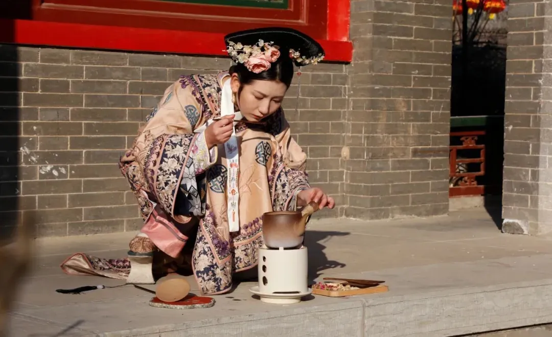 从一片阿胶到“现象级爆款IP”：一个百年老字号让Z世代上头的焕新之路