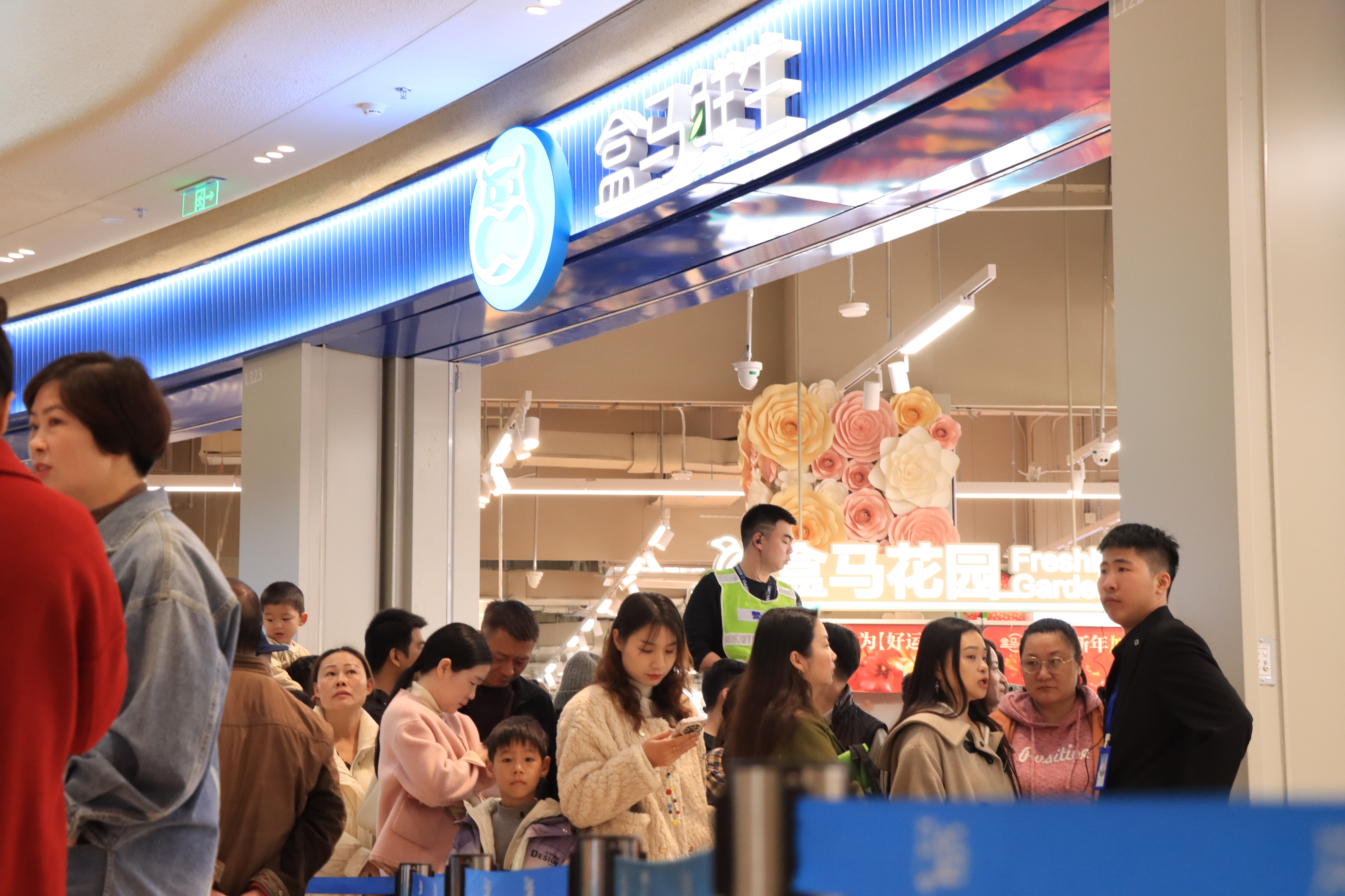 家门口的“世界餐桌”再升级！盒马东莞万象滨海购物村店开业引爆全城