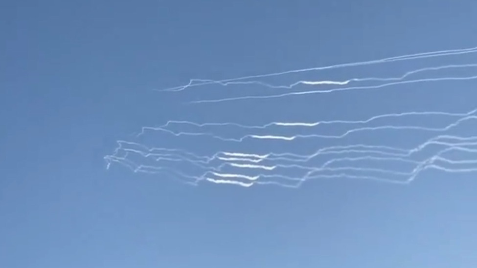 福建平潭沿海民众拍到解放军实弹演练现场