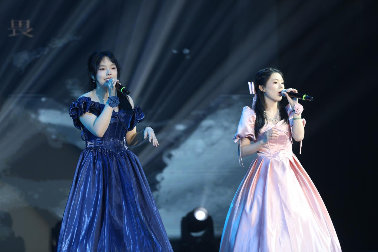 以歌为翼,声动星河,以美育人,温润成长——长沙市弘益高级中学2025校园文化艺术节璀璨启幕