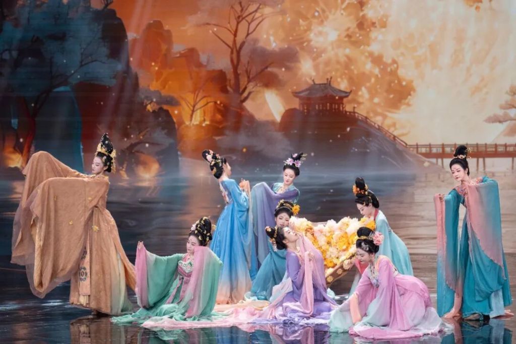 陕歌群舞《春江花月夜》　图片来源：陕西演艺集团微信公众号