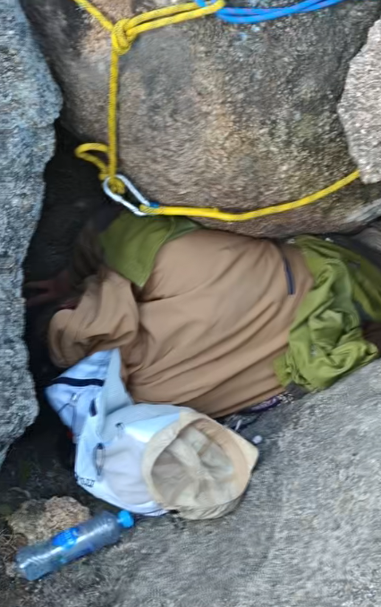 男子被困在石缝内