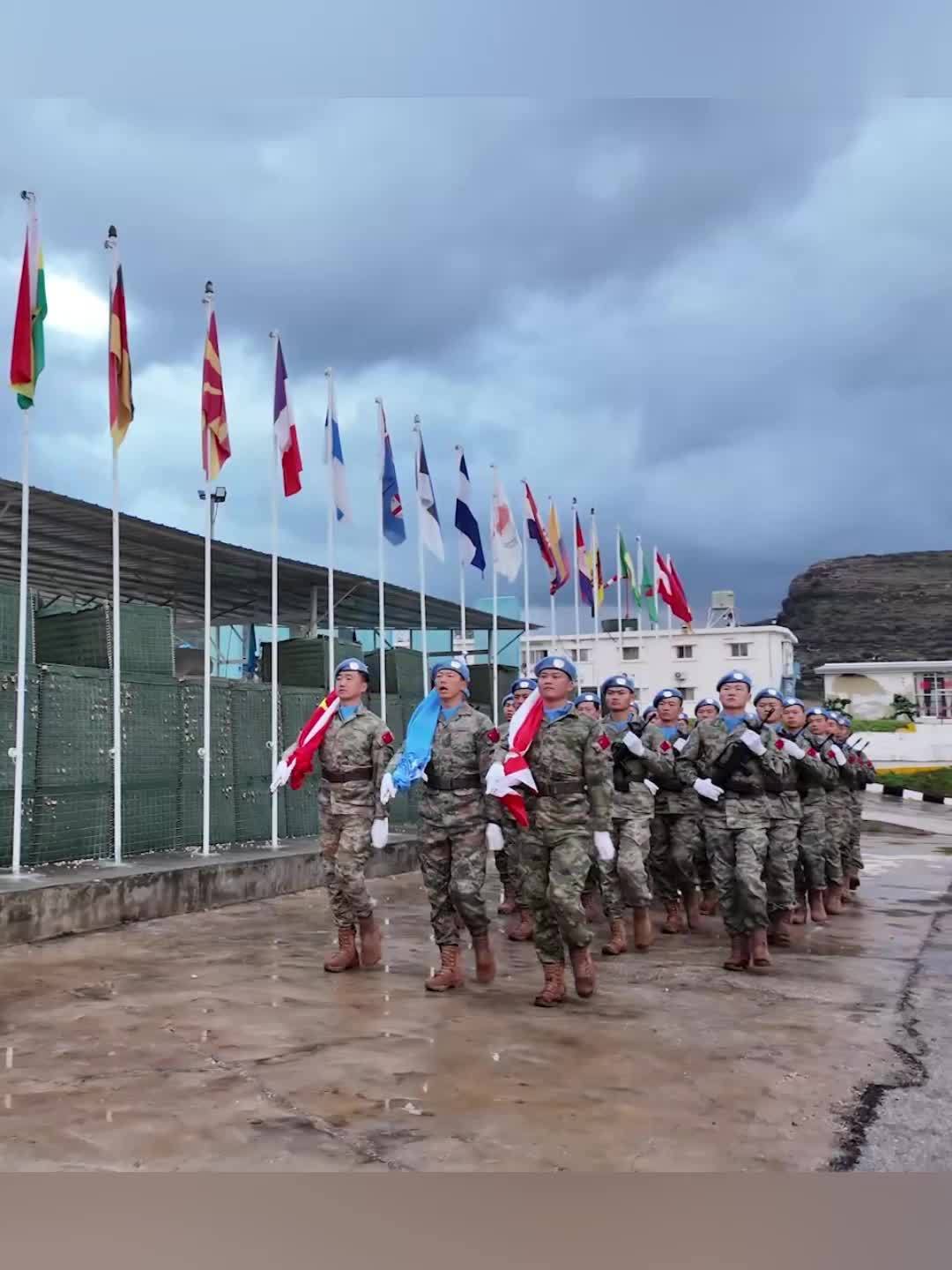 中国赴黎巴嫩维和部队举行升旗仪式喜迎元旦