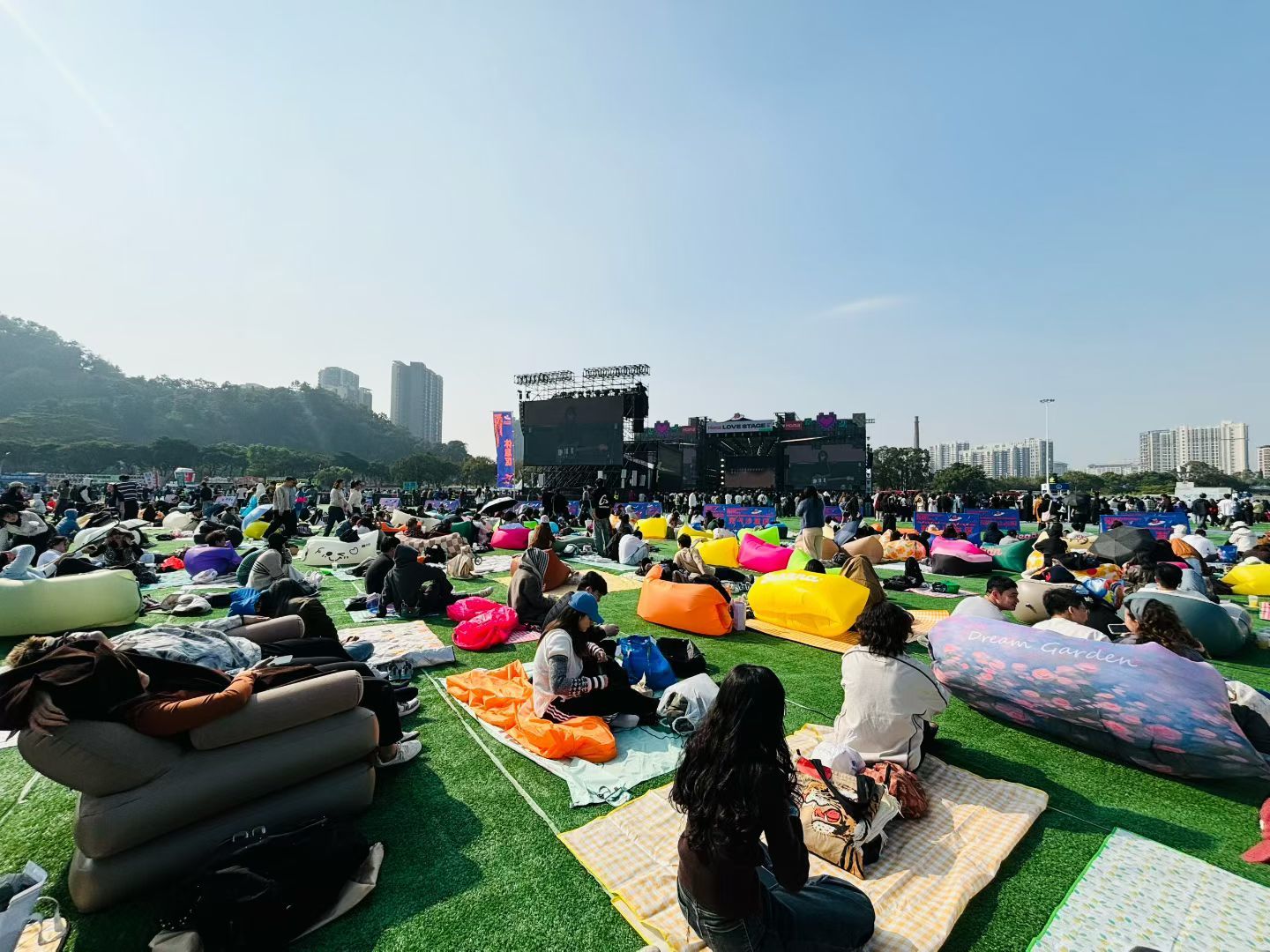 五万乐迷奔赴中山  首届草莓音乐节引爆地方文旅澎湃动能