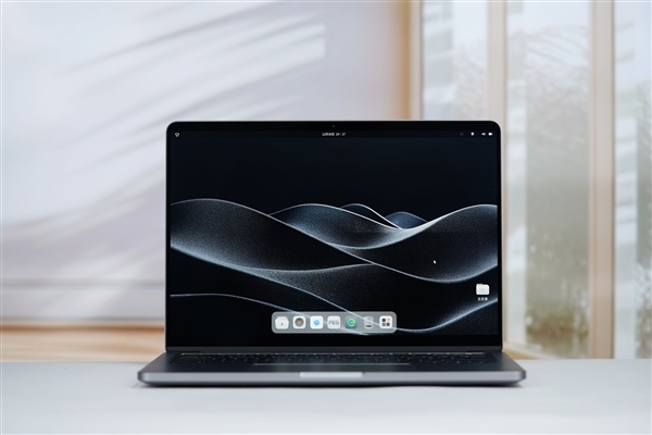 首发自研长江SoC!摩尔线程AIBOOK笔记本图赏