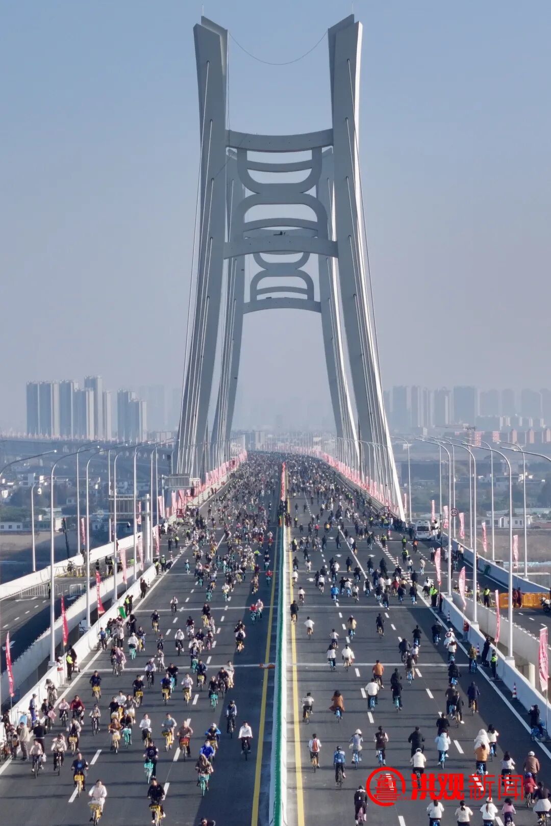 “爱我英雄城 骑行隆兴桥”活动现场图