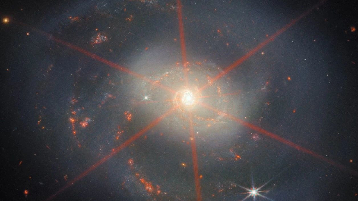 看！NGC7469中恒星形成的一圈，好奇特